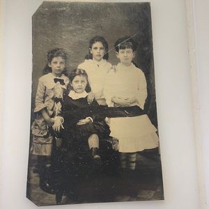 Victorian tintype portrait of 4 girls